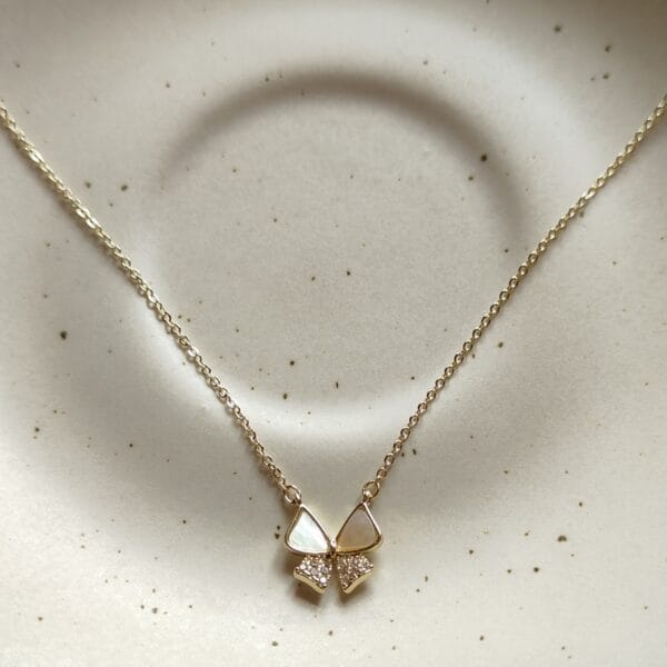 bow pendant necklace