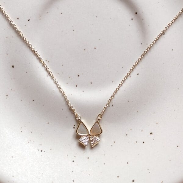elegant bow pendant necklace