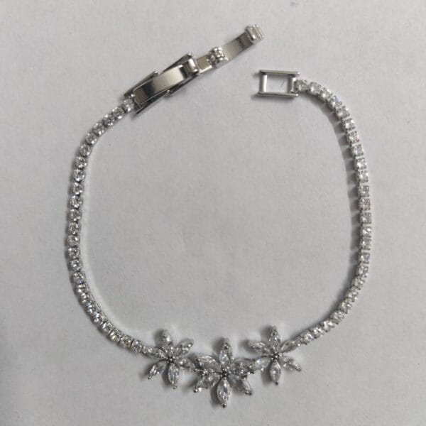 Silver anti-tarnish crystal tennis bracelet with three cubic zirconia flowers for women tipsy looks